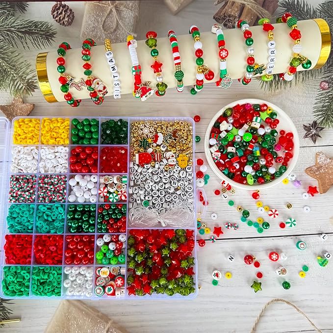 3140PCS Christmas Bracelet Making Kit, Christmas Beads Charms for Bracelets Jewelry Making Red Green Xmas Clay Acrylic Crystal Star Round Beads Letter Spacer Beads for Necklace Making DIY Crafts